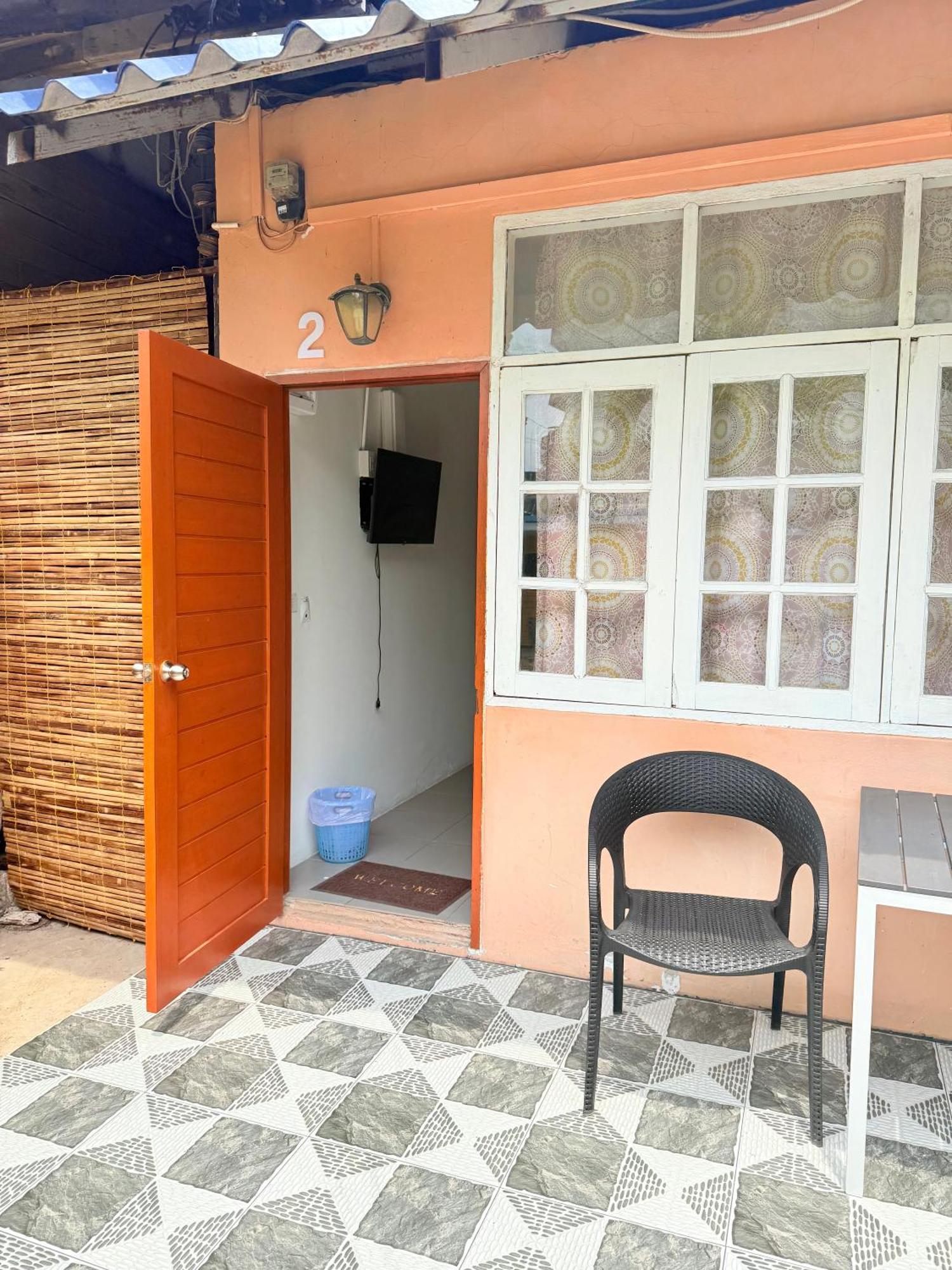 Harry'S Beach Club Ban Phe Exterior foto